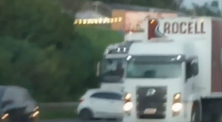  Carro é arrastado por caminhão na Dom Gabriel; Hermenegildo fica congestionada